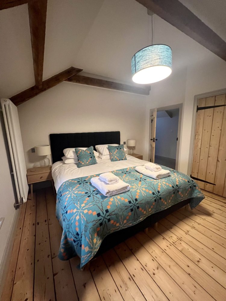 King-size bedroom with harbour views 
